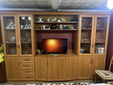 мебель в кабинет: Кухонный гарнитур 
Состояние отличное 
Цена 17.000
Тел