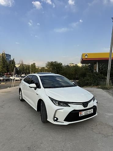 есть рассрочка: Toyota Corolla: 2020 г., 1.8 л, Вариатор, Гибрид, Седан — 2