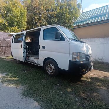 срочно продаю нужны деньги очень срочно: Nissan : 2006 г., 3 л, Механика, Бензин, Бус