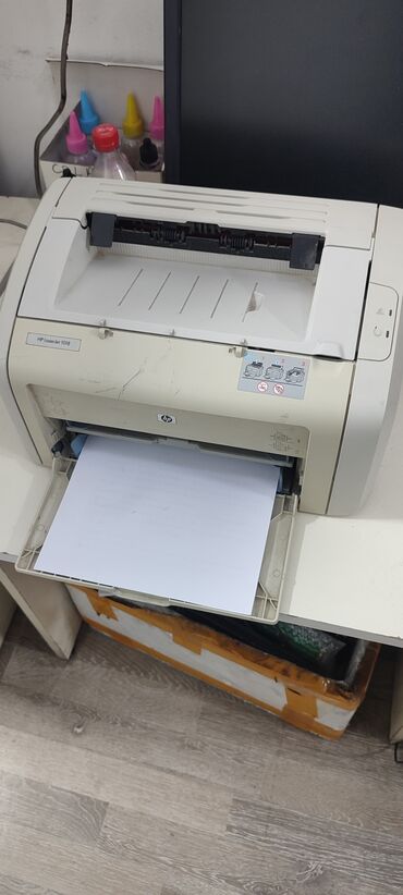 ucuz printer: HP LaserJet 1018 model printer.
Tam ishlek veziyyetdedir