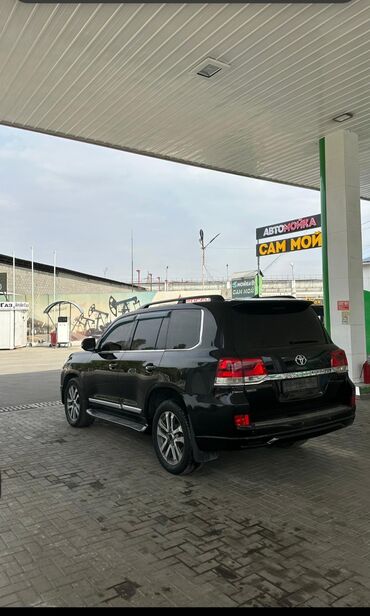 свежо пригнан: Toyota Land Cruiser 200, черный, рестайлинг. Полноразмерный рамный