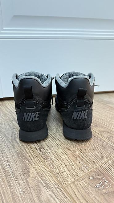 tech fleece: Кроссовки/ботинки Nike, черные с серыми элементами. Маломерят, больше — 3