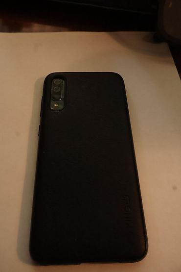 ps5 fat: Смартфон Samsung A70 с большим безрамочным экраном, фронтальная камера — 2