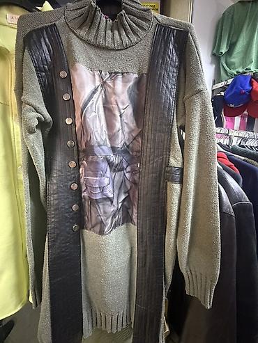 pull: Ženski džemper/tunika brenda Dqmane, veličina S. Model je u — 1