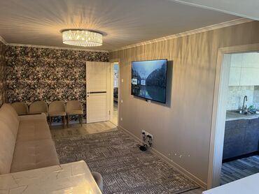 срочно продаётся 1 комнатная квартира в районе ошского рынка по улице молодая гвардия токтогула: 3 бөлмө, 73 кв. м, Жеке план, 4 кабат, Евроремонт