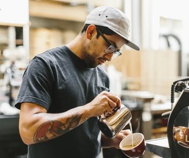 Xadimələr, təmizlikçilər: Barista tələb olunur, Gündəlik ödəniş, İstənilən yaş, Təcrübəsiz