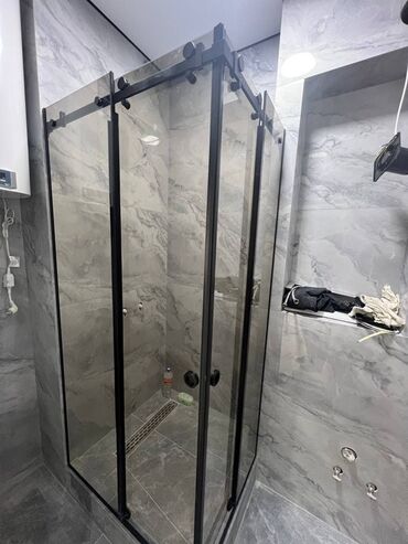 Душевые перегородки и ограждения: Душевая кабина с раздвижными дверями и матовым стеклом. Оснащена at lalafo.kg — 3 Душевые перегородки и ограждения: Душевая кабина с раздвижными дверями и матовым стеклом. Оснащена — 3