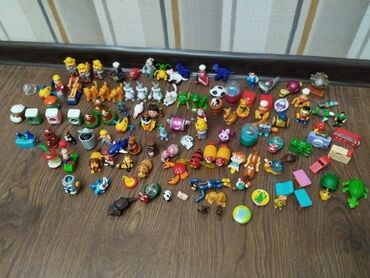 детские вещи от 0 до 1: Kinder oyuncağı.
Bəziləri sökülüb,yigmag lazımdır.
Yüzdən çox