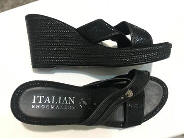 шлепки обувь: Шлепки 38/39 Производство Италия кожа натуральная. Удобные. Новые