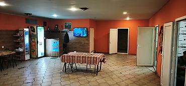 kafe ucun bar: 6 edet uqlavoy divan 4_5 edet divan. Pufik stol stul metbexe ayit her — 1