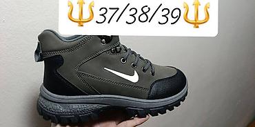 Gležnjače: 2200 dinara 
Cipele,cizme
mn — 9