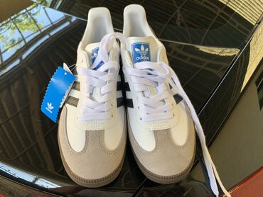 белые кроссы: Adidas кроссы Размер 41 Новые не носили Оригинал заказывали для себя