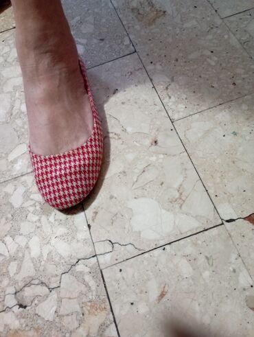 grubin papuce broj: Sandale