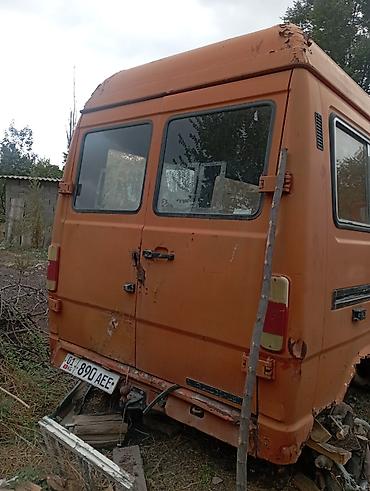 топливный бак: Будка Mercedes-Benz, Б/у — 2
