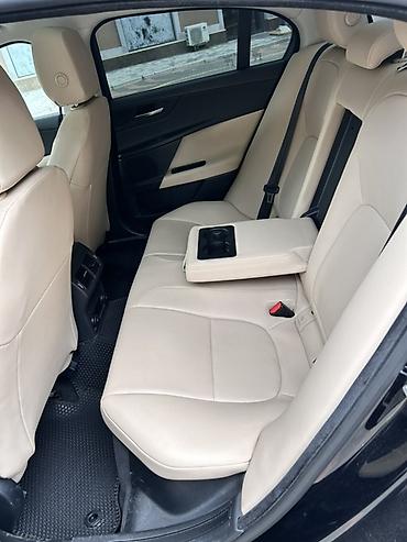jaguar saat: Jaguar XE: 2 l | 2018 il 109800 km Sedan — 5
