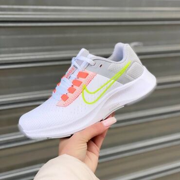Patike: Nike air zoom patike

Novo
Brojevi 36 do 41

fb Moja Kupovina 1 — 3