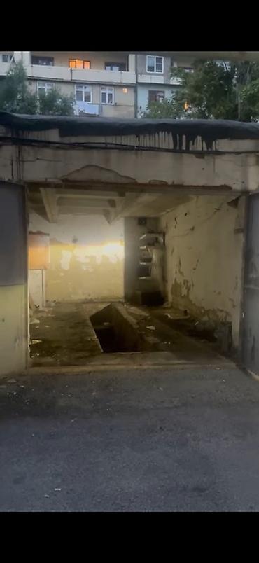 Satılır: Avtoqaraj (mühərrik çala/pit ilə) Xüsusiyyətlər: - Tək