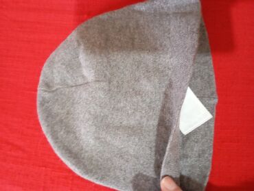 Kape, šalovi i rukavice: Kape zenske,muske,deciji i salovi.Novo i kao novo kape po 250d salovi — 17