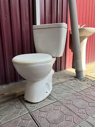 установка унитаза: Унитаз Напольный, Б/у, Материал: Фарфор — 1