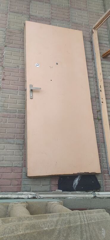 Furnitura və aksessuarlar: İşlənmiş Giriş qapısı Glazok ilə, Ünvandan götürmə