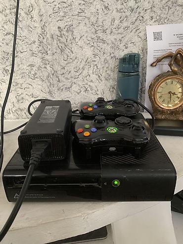 Xbox 360 Slim с прошивкой (установлен XEXMenu/FSD) и внутренним HDD