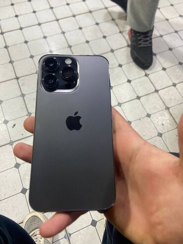 Apple iPhone: IPhone 13 Pro, Б/у, 256 ГБ, Черный, Зарядное устройство, Защитное стекло, Чехол, 85 %