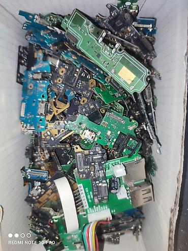 Мобильные телефоны: Запчасти для телефонов все за 1500 
или обменяю — 8