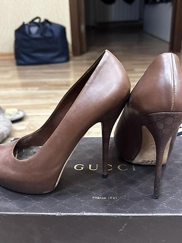 gucci ayaqqabı: Gucci qadın tuflisi orjinal
Razmer 38 yarim
35 manat — 4