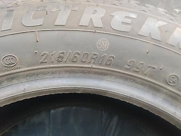 боковые: Зимние шины Maxxis Arctic Trekker - Размер: 215/60 R16 - Индекс — 1