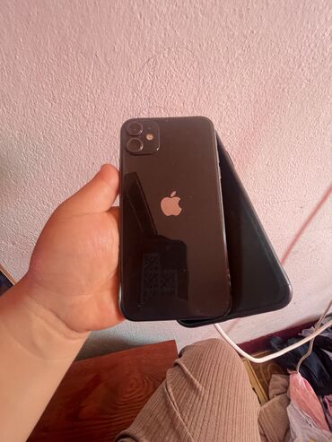 Apple iPhone: IPhone 11, Б/у, 128 ГБ, Черный, Чехол, 74 %
