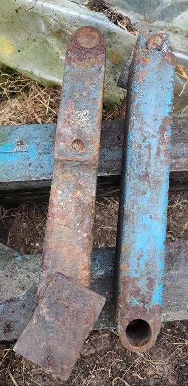 Ostali alati i mašine: Двостубна ауто дизалица, носивости 2.5т. 2015 је годиште. Рађена је у — 17