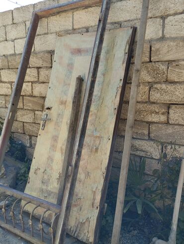 elektrik saygaci qiymeti: Seyf qapı satılır. Özü yaxşı vəziyyətdədir. Çürüyüb pası yoxdur