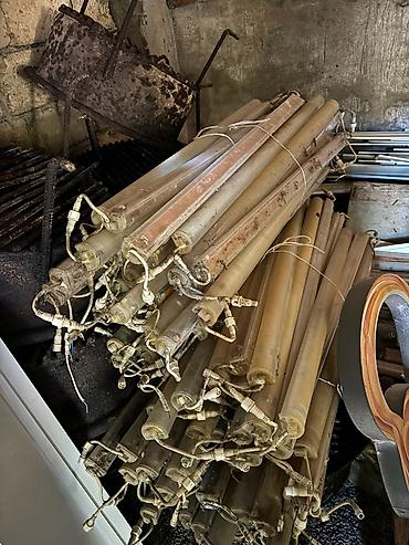mizlər: Salam satilir Miz 10 eded 350manat Stul 10 eded 150 manat Qablar — 5