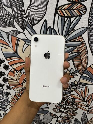 Apple iPhone: IPhone Xr, Б/у, 64 ГБ, Белый, Зарядное устройство, Чехол, 79 %