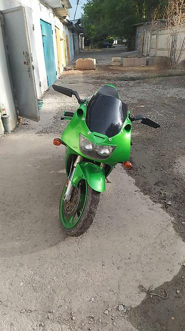 lexus ls400: Kawasaki ZXR 400 — классический спортбайк в фирменном зелёном цвете — 5
