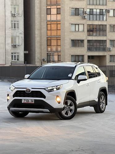 Toyota RAV4: 2022 г., 2.5 л, Автомат, Гибрид, Внедорожник