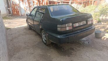 ылдам экспресс талас: Классический седан Volkswagen Vento черного цвета. Модель оснащена