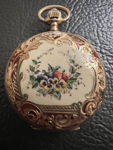 старые часы: Продам антикварные женские золотые часы 18-го века. Часы в рабочем