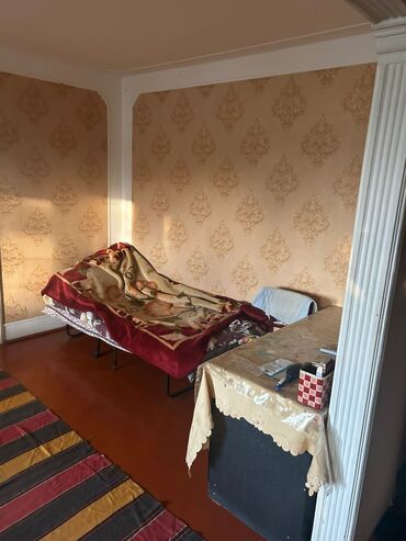rayonlarda gunluk evler: Ki̇raya ev 4 nəfərli̇kdi̇r. 1 nəfər oğlan axtaririq 250 manatdir adama