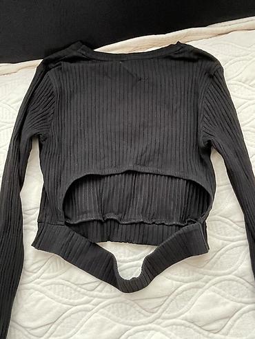 ps torba: Crni ženski top sa dugim rukavima i otvorenim donjim delom (wrap/strap — 2