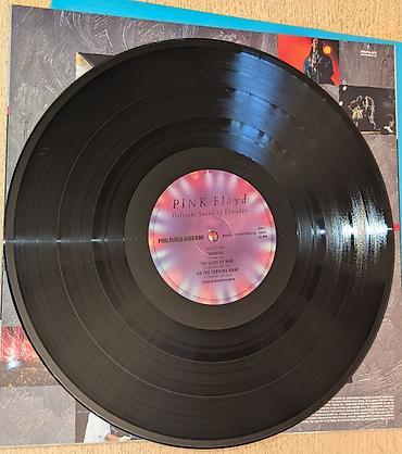 floyd: Альбом Pink Floyd - Delicate Sound Of Thunder 2LP (двойной). Издание — 3