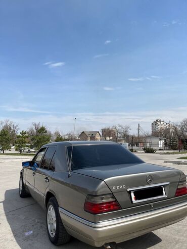ешка 301: Mercedes-Benz E 220: 1994 г., 2.2 л, Автомат, Бензин, Седан