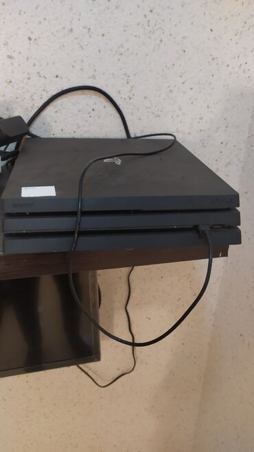 plestation: SALAM. Ps4 PRO Modeli Satılır. Bütün Lazımlı Kabelləri Var. Proşıfka