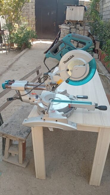 profilin: Makita sürüşdürülən köşəbıçaqlı mişar (sliding compound miter saw) -