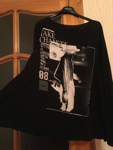 Köynək və bluzalar: Krep-şıfon kofta,2 defe geyinilib,M ölcü,uzunluq 65 smdır,qiymet — 17