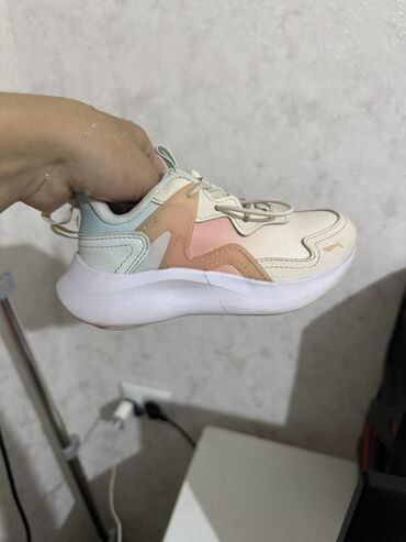 зимняя обувь лора пиано: Детские кроссовки от Li Ning. Эти легкие кроссовки имеют цветовую