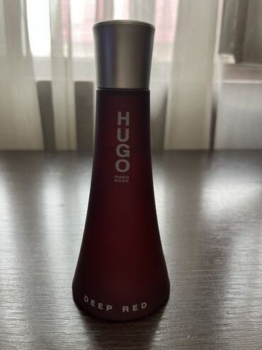 элитная мужская парфюмерия: Hugo Boss Deep Red — это женская парфюмерная вода в элегантном флаконе