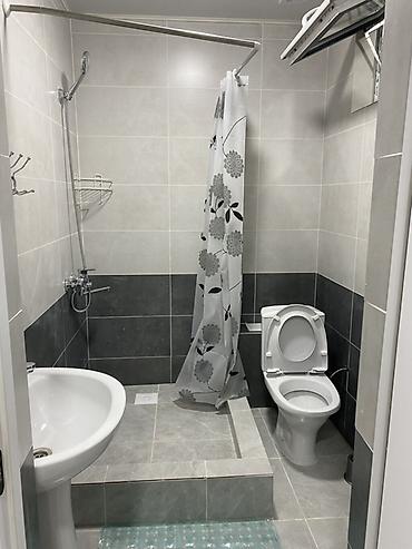 Посуточная аренда комнат: Сдаются комнаты в гостевом размещении. Описание: - Просторные светлые — 1