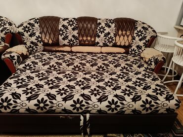 раскладной диван с двумя креслами: Прямой диван, цвет - Коричневый, Б/у
