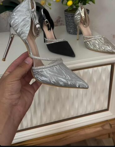 zenske mokasine broj 42: Pumps